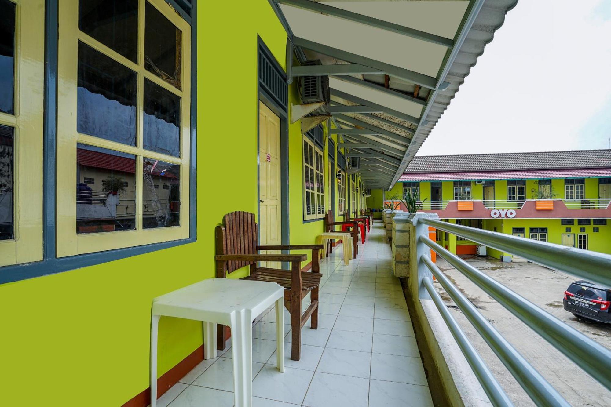 Oyo 2177 Trikora Indah Residence Palembang Exterior foto